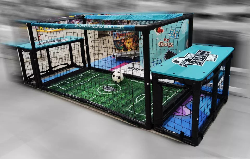campo da calcio con porte e pallone calcetto underground per feste compleanno