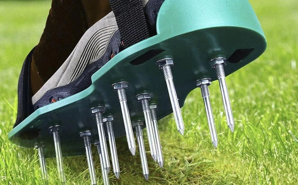 Aeratore scarificatore arieggiatore scarpe chiodate per prato giardino
