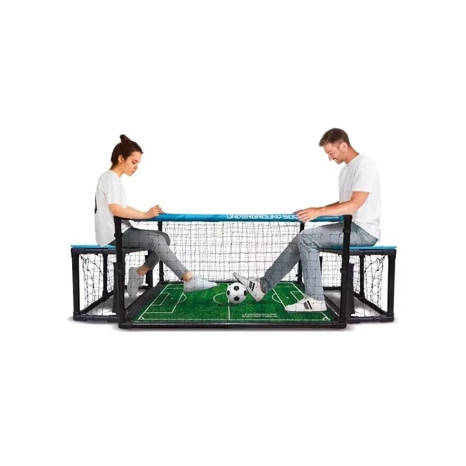 campo da calcio con porte e pallone calcetto underground per feste compleanno