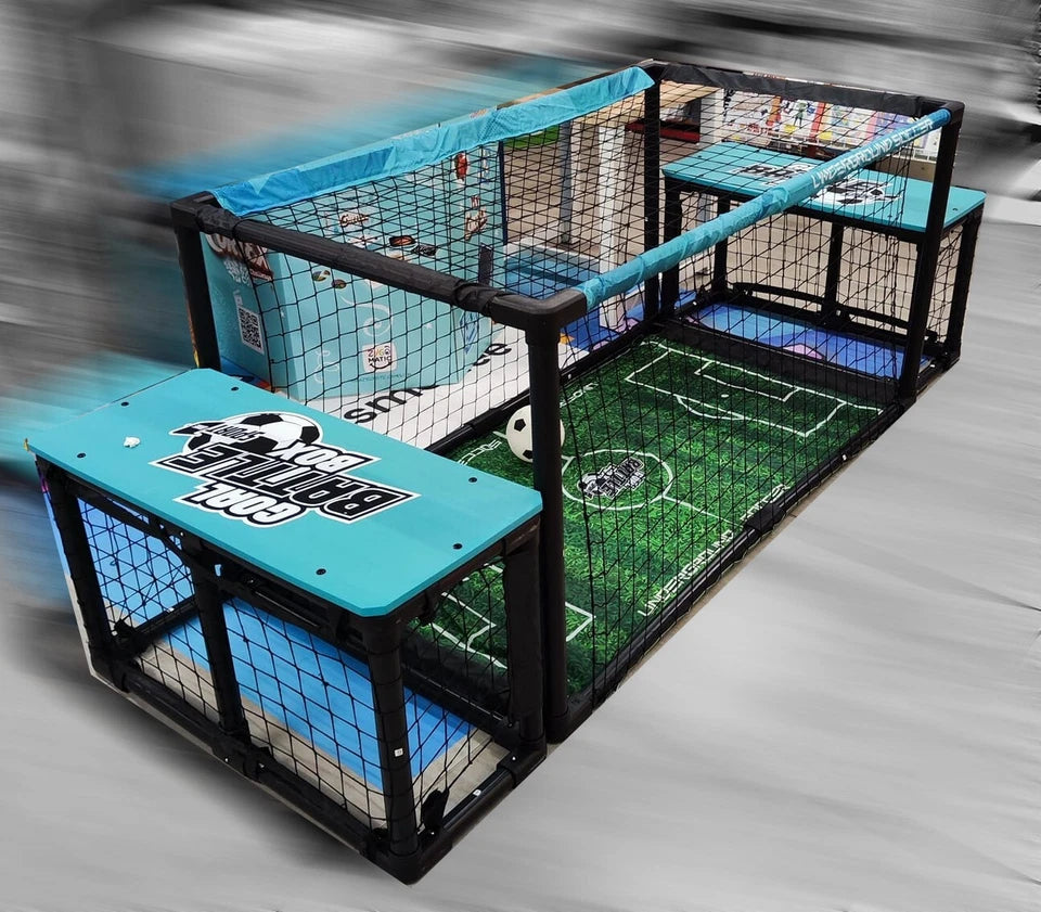 campo da calcio con porte e pallone calcetto underground per feste compleanno